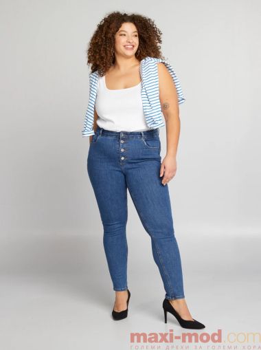 Тесни дамски дънки голям размер