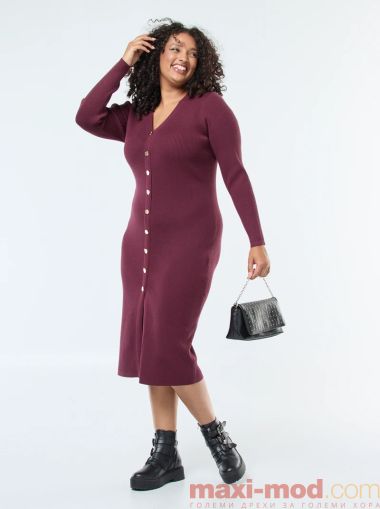 Дълга рокля със златни копчета