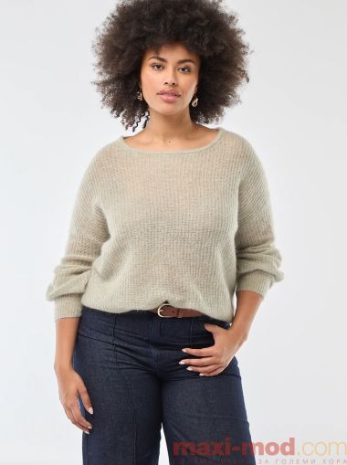 Топъл мохеров пуловер с кръгло деколте