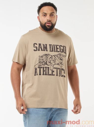 Голям размер мъжка тениска