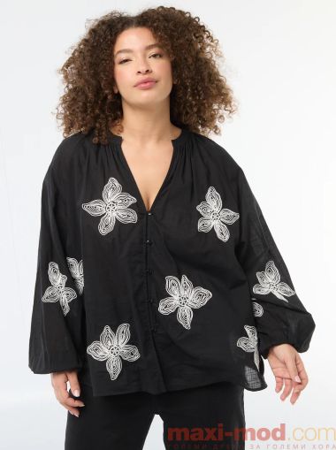 Дамска блуза с бродерия