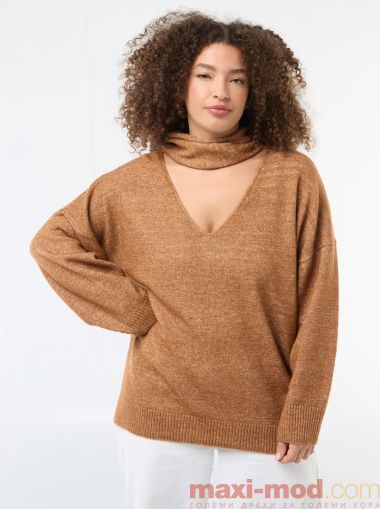 Дамски плетен пуловер с вграден шал 