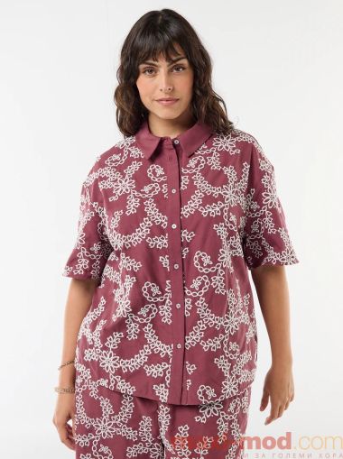 Дамска риза с къс ръкав с бродерия