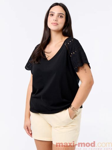 Дамска блуза с бродерия на ръкавите 