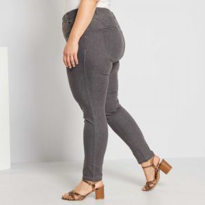 Ластични дамски дънки макси размер