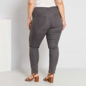 Ластични дамски дънки макси размер