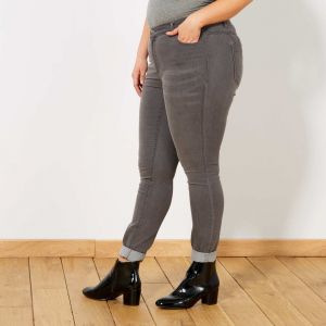 Ластични дамски дънки макси размер