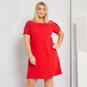 Червена дамска рокля голям размер