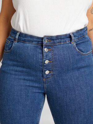 Тесни дамски дънки голям размер