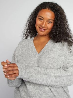 Пуловер с V-образно деколте