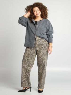 Вълнена жиелетка с копчета