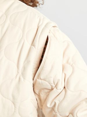 Капитонирано пухено яке със свалящи се ръкави