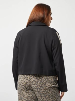 Дамско късо яке с цип и широка яка 