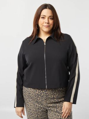 Дамско късо яке с цип и широка яка 