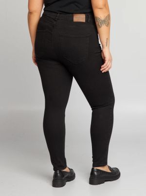 Тесни дамск дънки голям размер