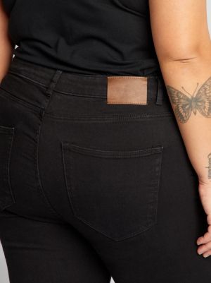 Тесни дамск дънки голям размер