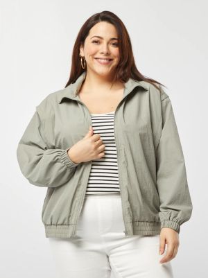 Водоустойчива дамска ветровка макси размер