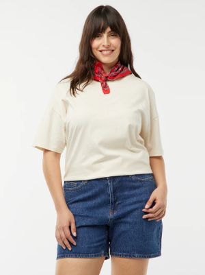 Къси панталони с висока талия