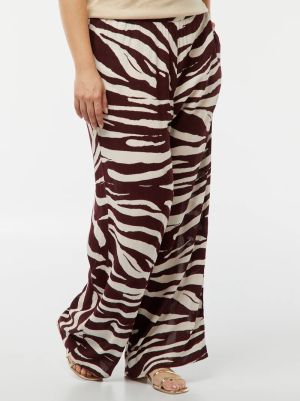 Широк дамски  панталон голям размер