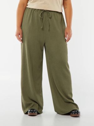 Широки плисирани панталони