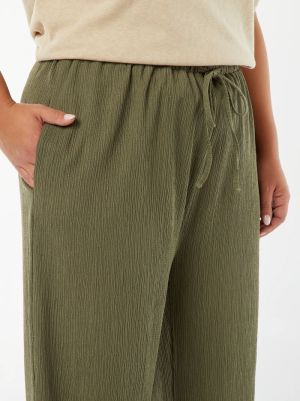 Широки плисирани панталони