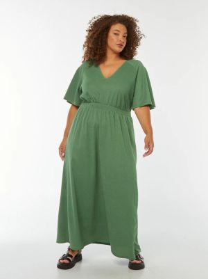 Дълга рокля с V-образно деколте