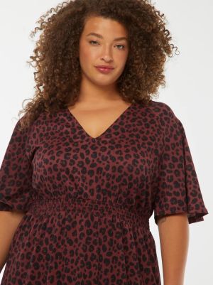 Дълга рокля с V-образно деколте