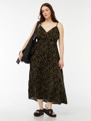 Рокля с креп ефект и тънки презрамки