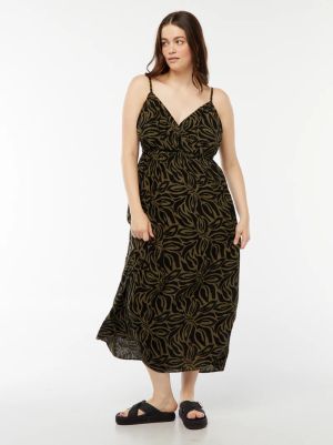 Рокля с креп ефект и тънки презрамки