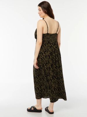 Рокля с креп ефект и тънки презрамки