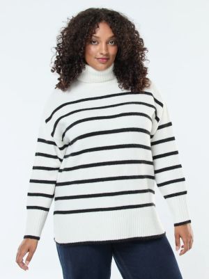 Дамски пуловер с висока яка