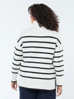 Дамски пуловер с висока яка