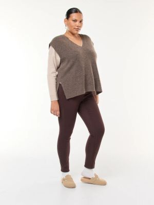 Дамско плетен пуловер без ръкави