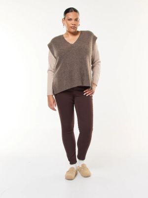 Фино плетен пуловер с V-образно деколте