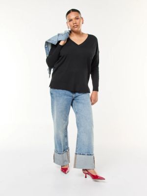 Фино плетен пуловер с V-образно деколте