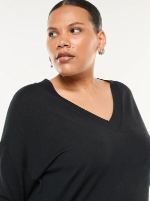 Фино плетен пуловер с V-образно деколте