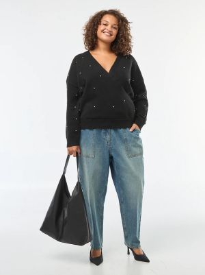 Пуловер с остро деколте и украса с кристали