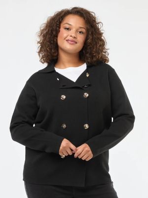 Дамска жиелетка с двуредно закопчаване