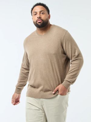 Мъжки пуловер с фина плетка и V-образно деколтe