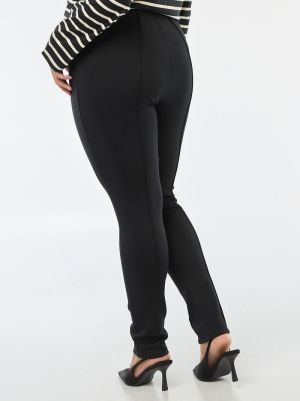 Тесни панталони с висока талия 