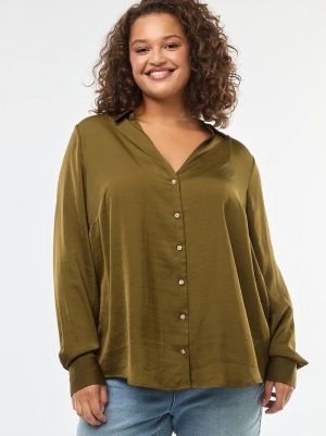 Сатенена риза в сахарски стил със златни копчета