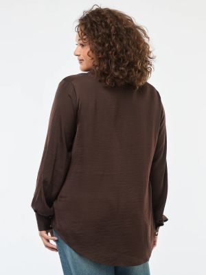 Сатенена риза в сахарски стил със златни копчета