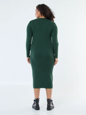 Дълга рокля със златни копчета