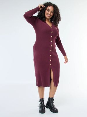 Дълга рокля със златни копчета