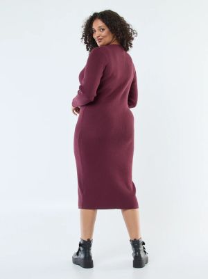 Дълга рокля със златни копчета