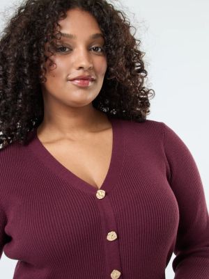 Дълга рокля със златни копчета