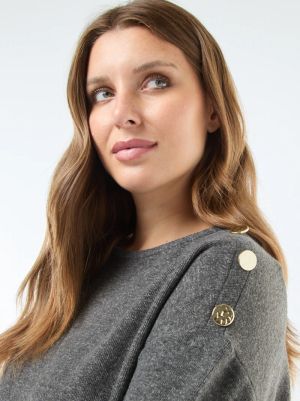 Фино плетена блуза със златни копчета 