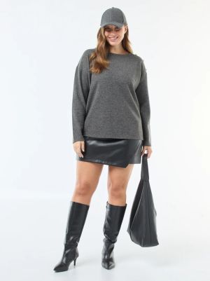 Фино плетена блуза със златни копчета 