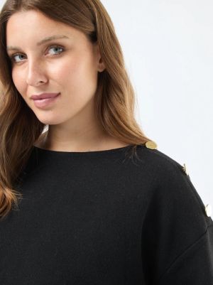 Фино плетена блуза със златни копчета 