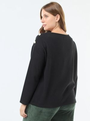 Фино плетена блуза със златни копчета 